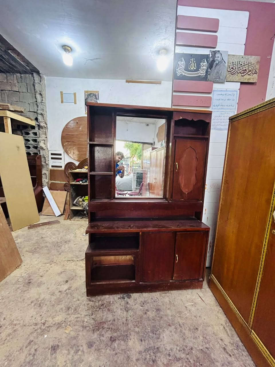جرباية نفرين حطاطة وميز مراية حطاطة السعر 140الف
كنتور 6بوب حطاطة السعر 230الف
كنتور 3بوب حطاطة سعر 165الف
كنتور بابين حطاطة سعر 100الف
كنتور بابين حطاطة سعر 70الف 
العنوان التاميم القادسية الاولى شارع المشاتل 
للأستفسار***********
