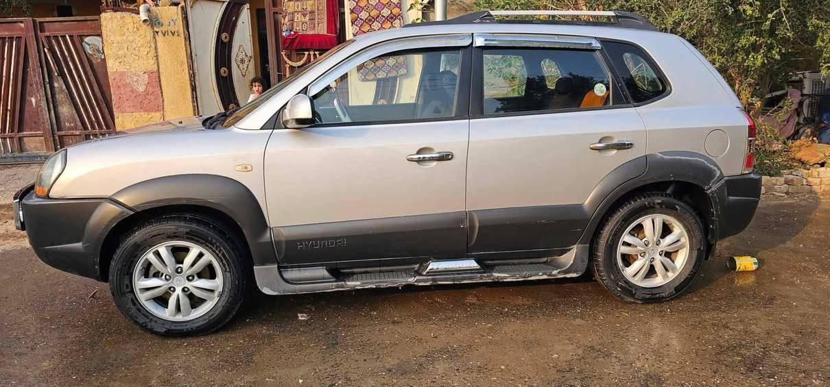 السلام عليكم 
توسان 2009 مكينه 2000 سياره باسمي مكفوله رقم بغداد انكليزي السعر 125 ورقه مكاني بغداد الرقم ***********
