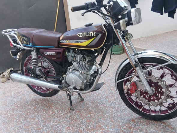 السلام عليكم دراجه إيراني مديل24باب اول ابو الختم سولنك وزن ثقيل كامل مكمله مابي نقص كلشي كلها شغال منفيس سويجات كامل على24حبايه مكينه200cc مكاني سامراء  
مفتوح مره وحده فقط السعر600وبيها مجال للشراي 
***********
