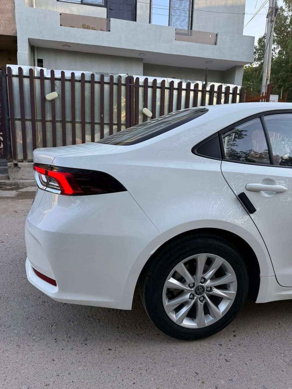 السلام عليكم
كورلا 2024 هايبرد فوووول مواصفات 

كفالة عامة جديدة 

مواصفات فول 

بصمه 

جلد 

فتحه 

رادارات

وباقي المواصفات المعروفة 

كفالة عامة سياره 

ماشية 29 الف 

رقم بغداد تحويل ثاني يوم 

مكانها بغداد

السعر 14700$ وبيها مجال 

للاستفسار 

‭077 5664 3900‬
