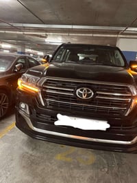 ياالله لاندكروز  سوداء اللون دشبول اسود موديل ٢٠٢٠ بحريني باب اول محرك...