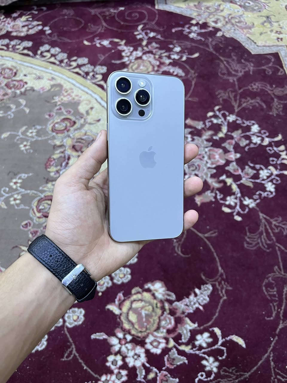 السلام عليكم ايفون 15 برو ماكس دبل شريحة نموذج h/a نسخة الصين الجهاز مبدل ضهر اصلي فقط بطاريتة90 بلادية شرط تفحص جهاز نضافة فول كامرات يخبلن شحنة يطول هواي الجهاز ويا فقط كيبل للبيع سعرة 925 بي مجال مكاني نجف رقمي***********
