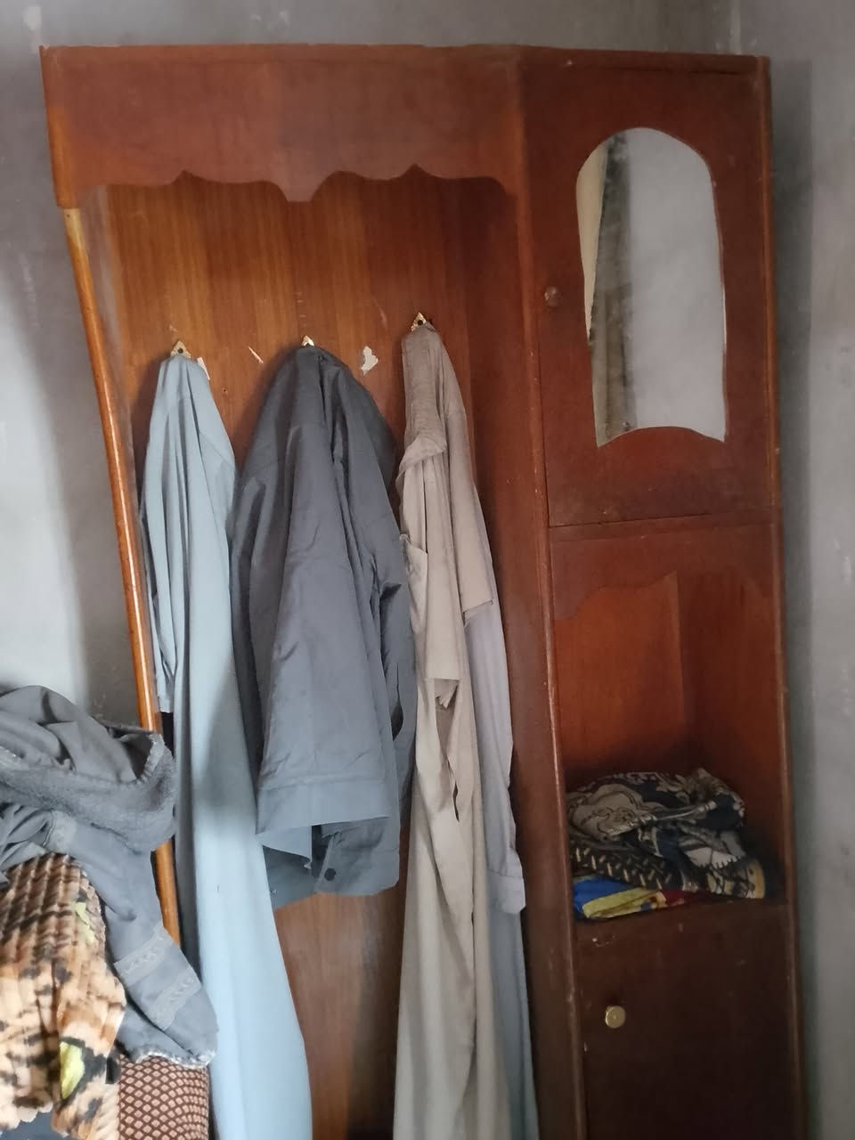 اسلام عليكم عندي غرفه النوم للبيع ستفسار على رقم ***********
