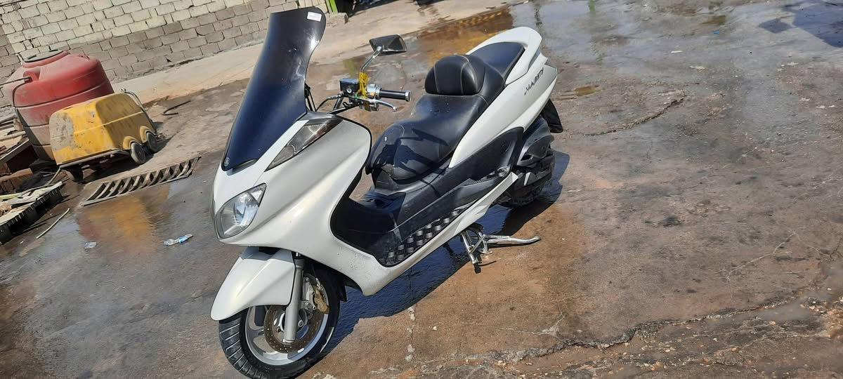 سلام عليكم ماجسته ملي جراند  ربع  250  دراجه مكفوله من كلشي محرك مامفتوح وبيه سستم نيكل بلادي اصلي وريمونت شغال تخم تاير جديد مكاني كربلاء سعرها مليون و 200 وبيه مجال بسيط  للاتصال ***********
