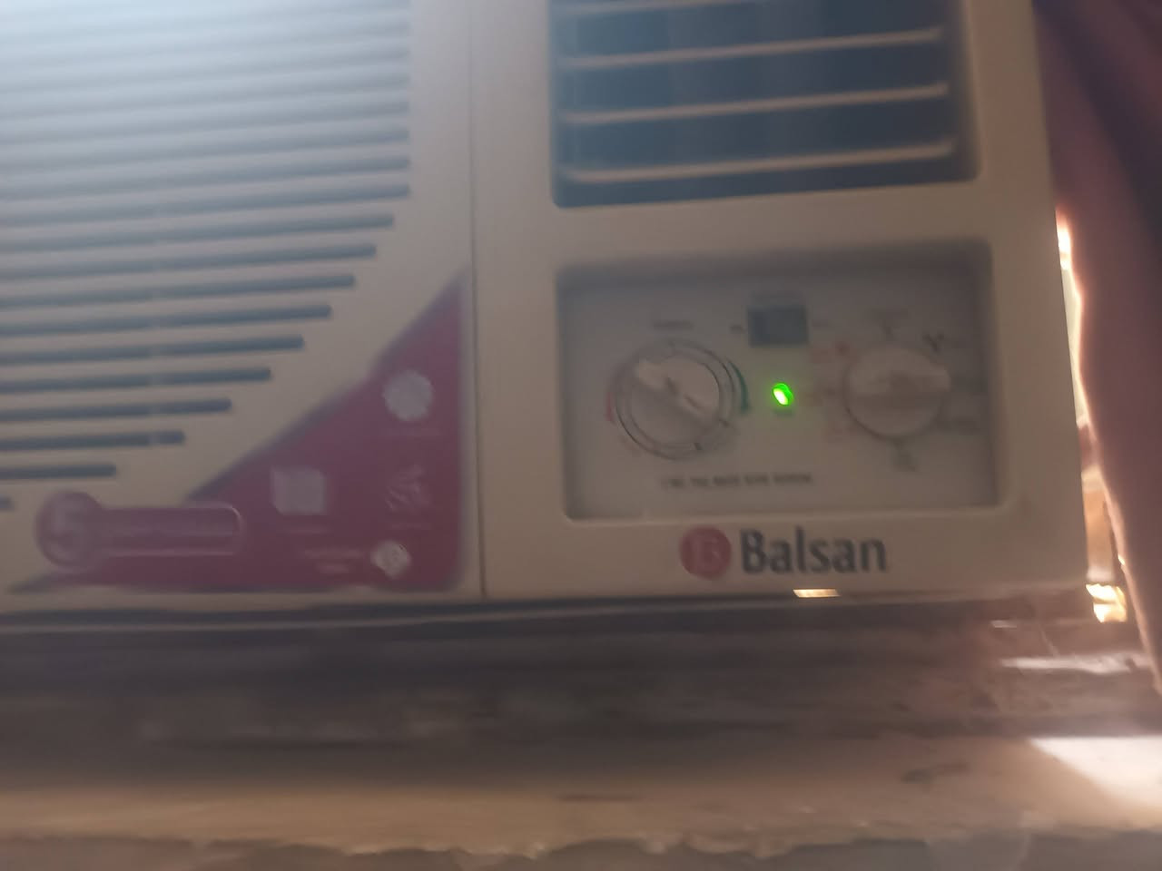مكيف للبيع جديد بل كارتونه نضيف حيل نضيف سعر ٢٥٠ وبي مجال مستعجل علا بيعته ***********
