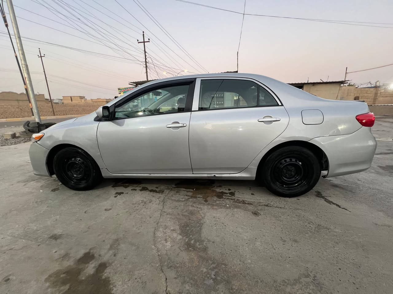 السلام عليكم.
سيارة للبيع نوع كورلا +موديل 2011
رقم نينوى مشروع وطني +سنوية نهايته لل 2028
كابون بنزين  
ضرر 3 قطع 
السعر 100 ورقة وبيها مجال 
للإتصال والاستفسار 
***********
