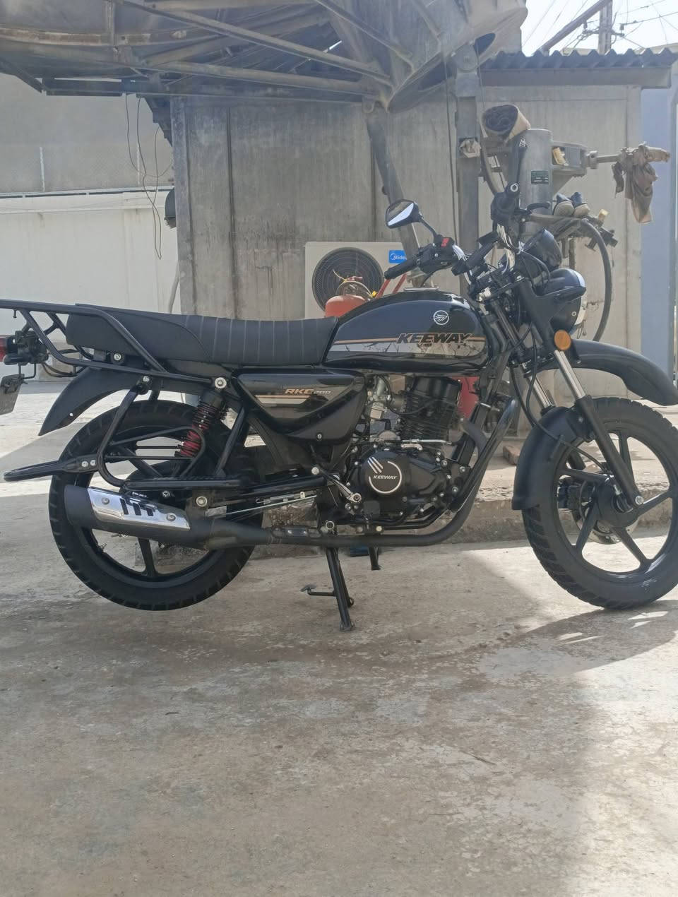 دراجة RK 200cc 2025 دراج بحالة الوكالة ما ملعوب بيه اخذته من عجلة الخليج رقم اربيل ب أسمي تحويل شوكت ما يعجب الشراي جيب وياك فيتر و افحص بيه بس طخة بل صالنصه موضحه بل صور سعر الدراجة 2300 بيه مجال قليل مكاني بغداد البلديات ***********
