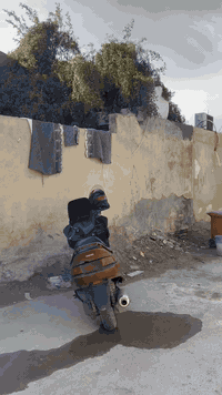 بيت مساحه ٢٠٠متر واجهه ١٠مترونزال٢٠متر نهايت مدرسة موسئ الكاضم رقم الهاتف
‭٠٧٧٠ ٠١٠ ١٣٨٧‬معروض مكتب الزيدي للعقار
