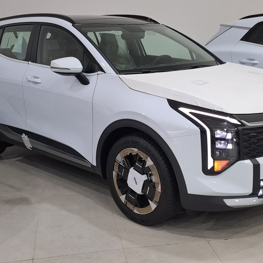 ♦️ كيا سبورتج الشكل الجديد  2️⃣0️⃣2️⃣6️⃣ Kia- Sportage ♦️

♦️فتحة سقف بانوراما بصمه+ كراسي كهرباء + صندوق كهرباء ♦️🚘

خاضعة لضمان الصيانة من شركة نم.
خمس سنوات أو 100,000Km

اليكم التفاصيل الآتية:

☑️ خليجي
✅️زيرو 
☑️ الموديل 2026
✅️ سعة المحرك 2.0L 
✅️ مرتبط بناقل حركة أوتو 6 
☑️ مفتاح التشغيل بصمة
☑️ تشغيل عن بعد 
✅️ بصمة دخول الابواب
✅️بانوراما 
✅️رادار نقطه عمياء 
✅️تبريد شاشة 
✅️ عدد AIR BAG 4‼️
☑️ حساسات أمامية 
☑️ حساسات خلفية
✅️ لايت زينون + LED
✅️ كشافات 
☑️ بك لايت LED
☑️ حجم الاطار 235/50R19 
✅️ ويل كب 19
✅️ 4 دسك
☑️ ماسحة خلفية
☑️ اريل نفكيتر 
✅️ دشبول شاشة 
✅️ شاشة Apple Car play and Android auto 
☑️ كاميرا دوارة
☑️ المقاعد جلد اخضر + شاموا اسود 
✅️ حركة المقاعد الأمامية كهرباء
✅️ تدفئة المقاعد الأمامية 
☑️ تدفئة المقود 
✅️ مثبت السرعة Cruise
✅️ المودات والأوامر الصوتية
☑️ أوضاع القيادة  Drive Mode
☑️ فحص أنظمة السيارة 
☑️ حساسات اطارات 
✅️ شفتات مقود
✅️ قطعتين تبريد
✅️ هاند بريك بصمة 
✅️ ا ABS
☑️ ا Auto Hold 
☑️ ا ISO Fex 
✅️ نظام مانع الانزلاق
☑️ نظام نزول المنحدرات
✅️ اشارة في المرايا الجانبية
☑️ مخرج منفذ الطاقة 
☑️ ا  Bluetooth / USB
✅️ بردة خلفية 
✅️ شاحن هاتف Wairlees
☑️ تطعيم الدواخل ألمنيوم 
✅️تطعيم الخارج اسود لماع
✅️مري اسود لامع
✅️شباك برونز 
✅️دفيوزر برونز 
☑️ويل كب اسود 
☑️مقاعد جلد 
☑️دركة خياط 

 أبعاد السيارة :
1️⃣ الطول 448 cm
2️⃣ العرض 187 cm
3️⃣ الارتفاع 167 cm

🎁السعر 40,650,000د.ع شامل الترقيم بغداد 🎁

مجموعة عراقنا لتجارة السيارات 

العنوان : بغداد معارض البياع 

اشتري بثقه💯🌹

***********

رابط الصفحه 

https://www.facebook.com/profile.php?id=61557668616037&mibextid=ZbWKwL
