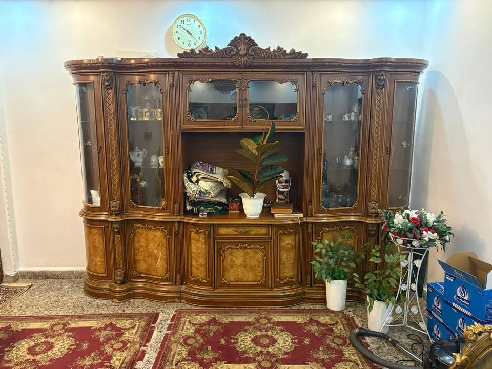 مكلف بالنشر الاسعار مناسبه التواصل ويه هالرقم للاستفسار وبي واتساب ***********
بغداد حي الجوادين
تخم ملكي 10 مقاعد 
بوفية صاج
