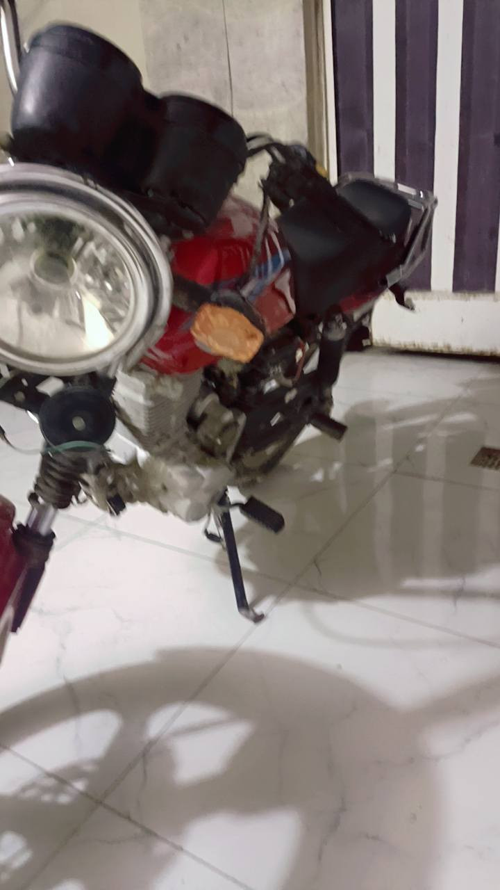 السلام عليكم دايون عضم مديل 14شهر 11 اوراق بسمي 
مكينه بس ولفات وكلجات مبدل فقط كهربائيات كله جديد وشغال 
معمره كلها قبل 4اشهر تعمير اكل مني 525الف
عارضها ب600ب550قفل بدون عمله شراي خابر وسعرها قفل سعر بيسكل شحن 
***********
