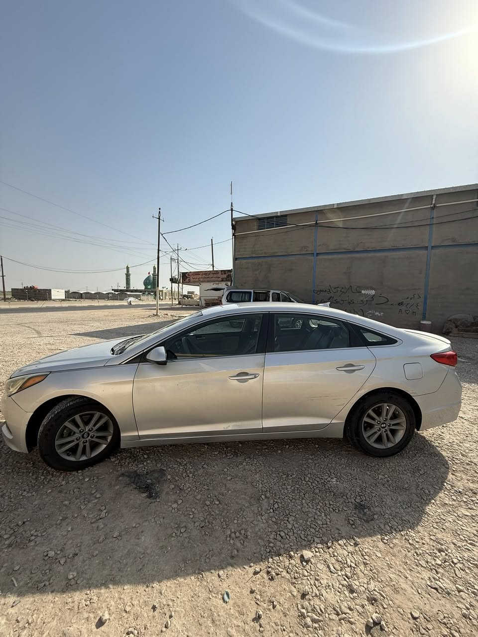 السلام عليكم  للبيع سوناتا 2015 وراد امريكي رقم قادسيه محرك  2400 معلاية دبل كاز كيت  (ضربته  امريكا باب وجاملغ )مثل موضح بصور (وبالعراق ربع البنيد والجاملغ الأيسر بي شبر بارد )سعر 116
رقم ***********يوجدواتساب
