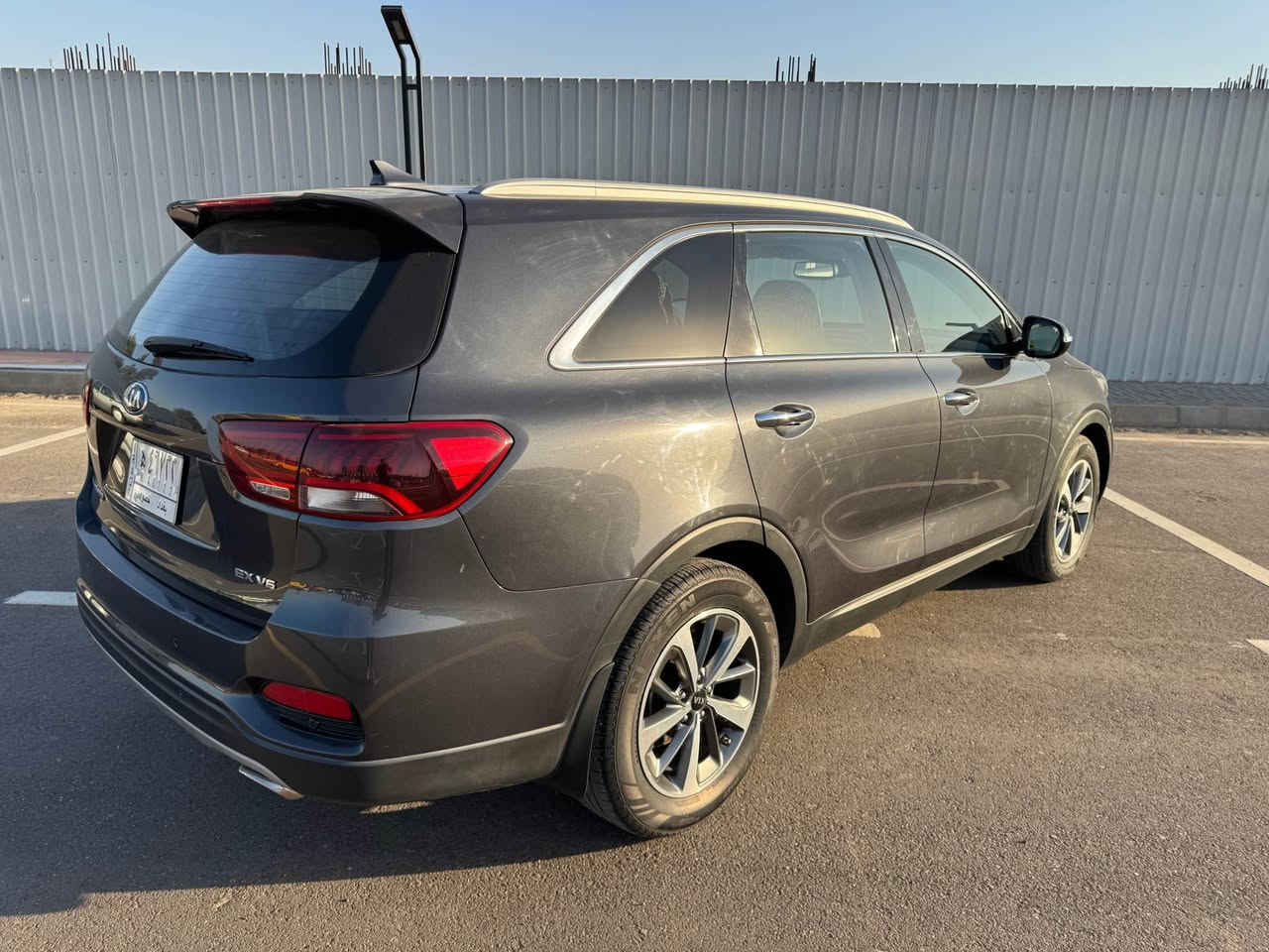 السلام عليكم للبيع سورنتو 2019 وراد امريكي مواصفات EX فول بس بدون فتحة بصمة كشنات جلد وكهرباء وتدفئة وسترين هيتر و رادار امامي وخلفي وجانبي حساس خلفي 6 سلندر باب الخلفي كهرباء 3 قطع تبريد اتو هولد مود درايف شاشة كار بلي كامرة دوارة فول تحكم سترين لايت 3 عدسات زنون حادثها دعامية امامية بدون دواخل ايرباك سترين فقط وبيها بابين صبغ جهت السائق ماشية 32 الف ميل السعر 200 وبيها مجال مكاني بغداد ورقم بغداد باسمي اني المستوردها والي مرقمها على ايدي *********** بغداد, العراق
