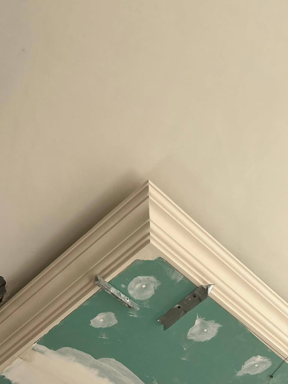 ديكور منازل مودرين & نيو كلاسيك
للمقاولات العامه والديكور بناء وترميم
للديكور الداخلي الحديث والاناره الحديثه
إشراف وتنفيذ وتصميم داخلي وخارجي
 يحيى النقاش
رقم الهاتف والواتساب
***********
***********
