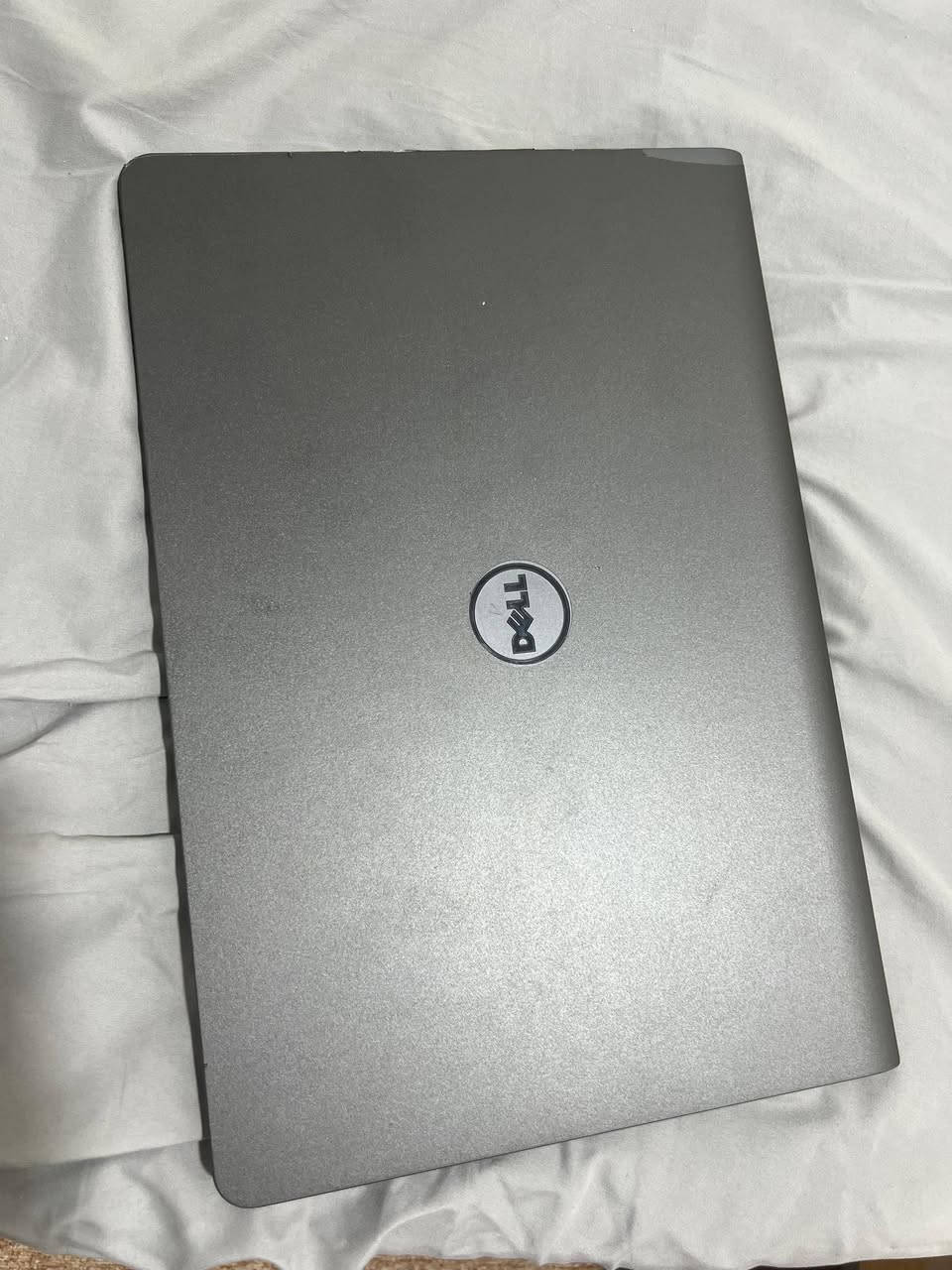 سلام عليكم 
لابتوب لبيع جديد مواصفات مصورهن لئن اشتريته ا ماعرف بيهن كامل ملحقات جنطه اوشاحنه او مواس كلش نضيف وسلس الستعمال يصلح كاشير او لدراسه او لعمل شركات سعره مناسب ٣٠٠ بي مجال اتصل برقم *********** بصرة
