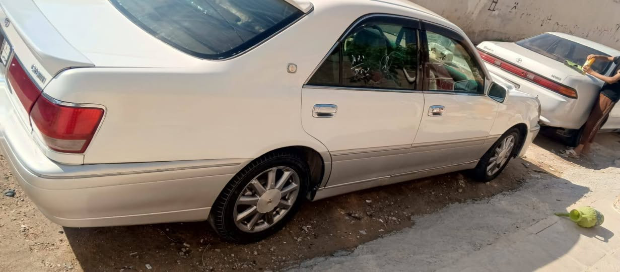 ملكة موديل 2001كركوك مامفحوصة بية كصة قمارة راعية ابو سنوية موجود عنواني نجف سعر 70وبية مجال سيارة مكفولة ماعدة كصة القمارة مكفولة من كلشي ذا مروس بسيارة عادي رواس ***********
