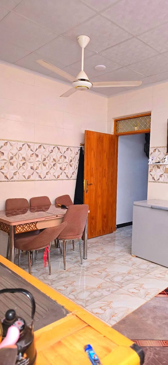 دار ١٠٠متر زراعي مداور محكمه  اساس وسقف صب كونكريت بناء 
طابوك يحتوي على غرفه نوم صاله مطبخ صحيات استقبال ارضيه بورسلين سيراميك سقف ثانوي  جاهز ب٣٨مليون  عنوان الدار  النجف الأشرف كوفه براكيه مقابل مدرسه الشهيد علي الرماحي الشارع الرئيسي والفرعيه تبليط  ٨متر 

للإستفسار الاتصال او مراجعه مكتب القمه الكوفه شارع المعمل قرب شارع المطار القديم مجاور صيدليه بلال مقابل صيدليه زحل جوار شارع سيد حبيب 
***********
***********
