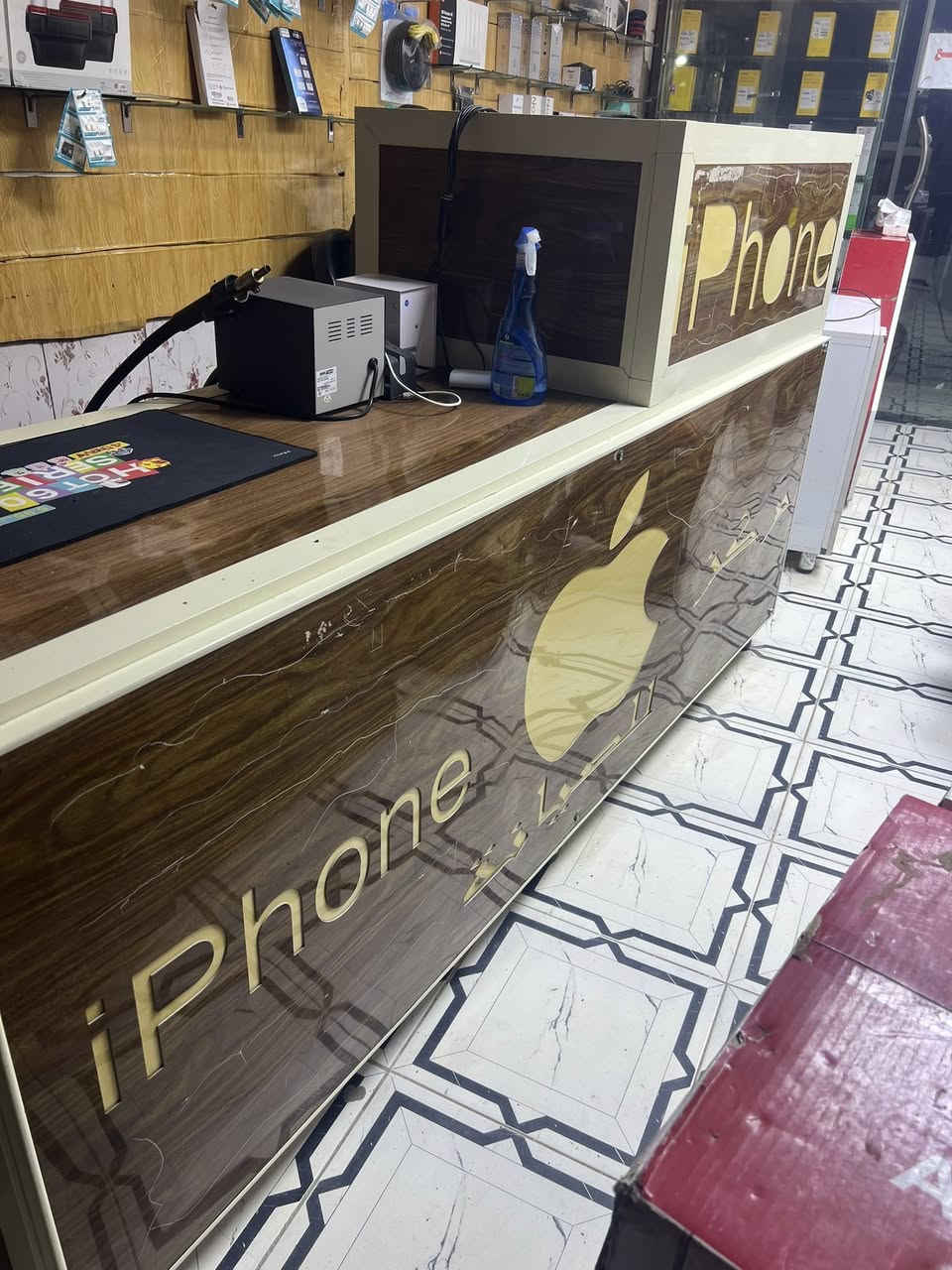 السلام عليكم
ميز صيانة وكذللك مكتبي للبيع
ميز جديد نظيف جداً 
السعر ب110 وبي مجال قليل 
***********
