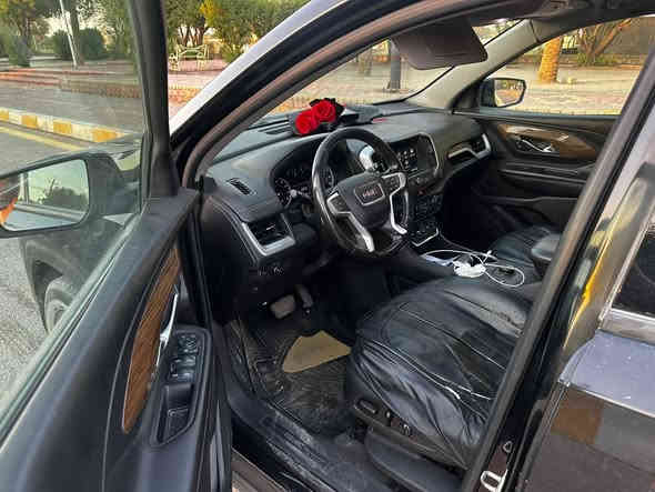 سلام عليكم …
سيارة تيران فول مواصفات عدا الفتحة 
حادث امريكا بابين وجاملغ الخلفي ايرباك البرده فقط الباقي سليم 
سياره بصمه 
فور ويل وهوايه انظمة قياده 
ماشية ١٧٠ الف كم 
سعرها ١٤٠ وبيه مجال قليل اي استفسار ثاني اتصل ع رقم 
***********
