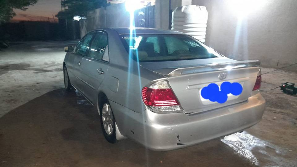 السلام عليكم. سيارة كامري للبيع مديل 2006 رقم انكليزي بصرة بسمي 
سيارة بيه حداديه وتبريد  نقص والباقي جاهز اتصل ع الرقم *********** الزبير, البصرة
