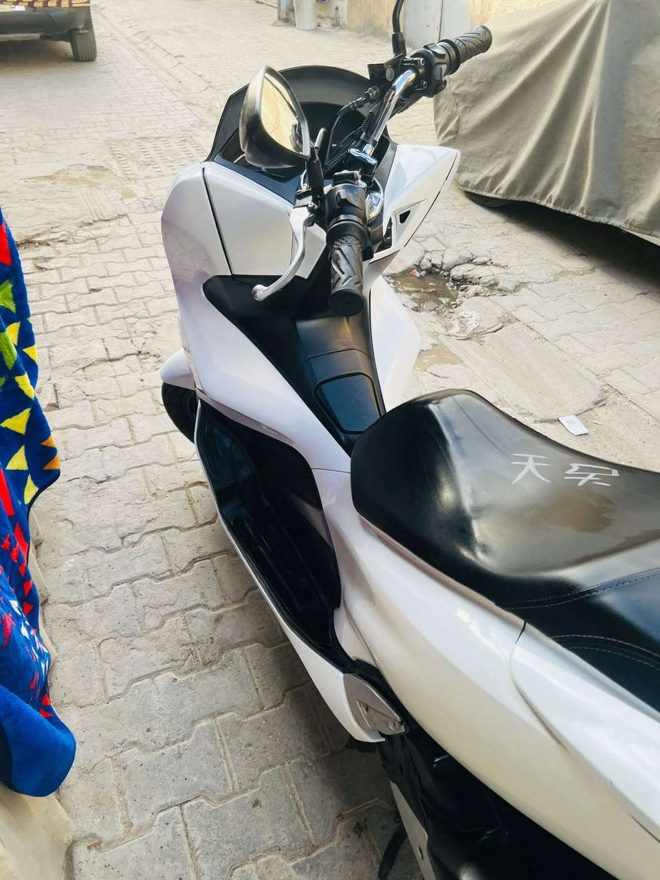 سلام عليكم بي سي اكس ماليزي جيل الثالث محرك 150 ماشيه 60 نضافته 90 مكاني منصور والسعر خاص ***********
