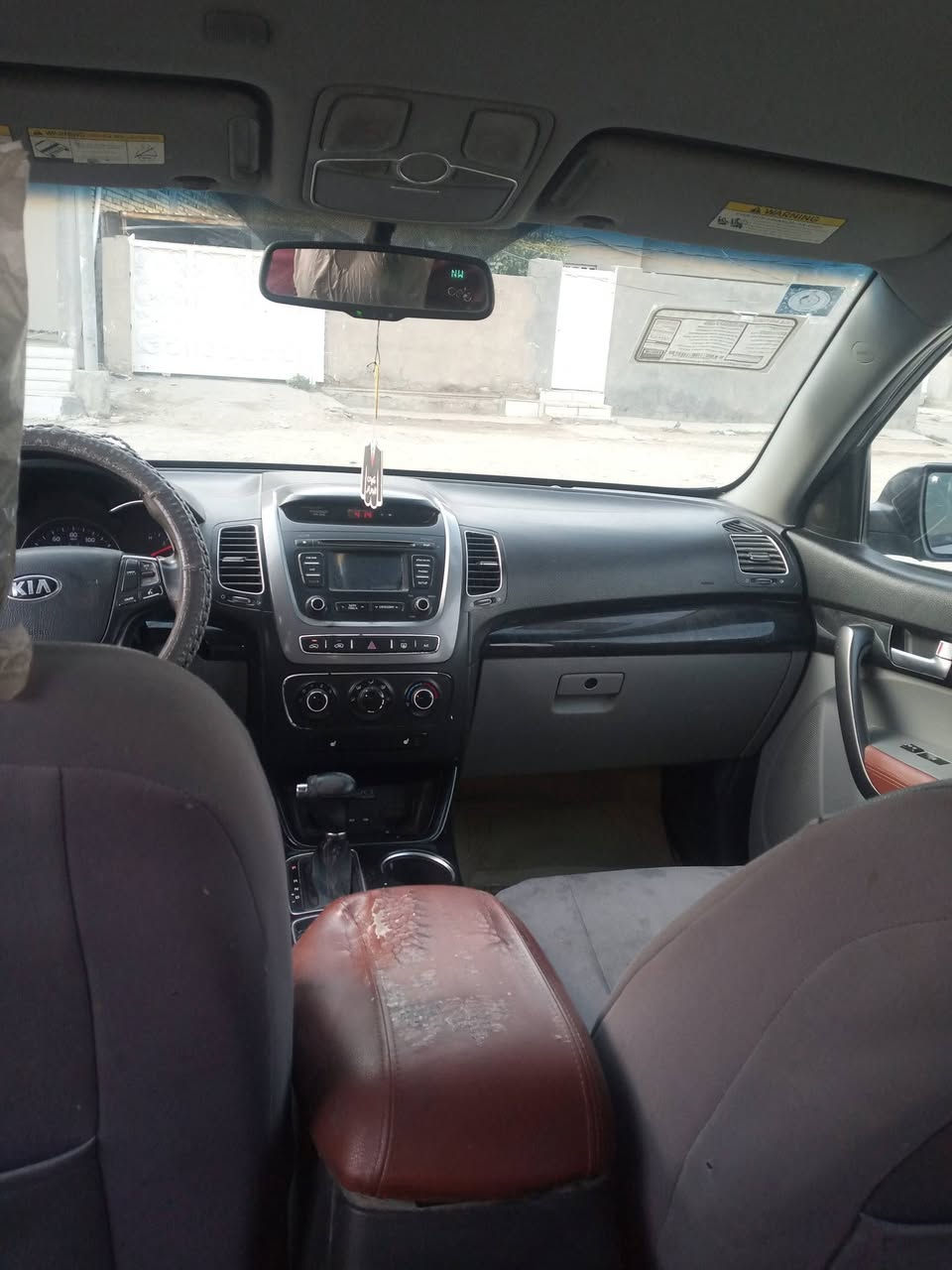 السلام عليكم ورحمه الله وبركاته ،سورنتو وارد امريكي 2014 محرك أربعة سلندر  gdl قبل شهر شديته مال حاوية بعدة جديد ضربته خلفية مو قوية حسب السونار مبدل قبق الجنطة وبيهة دحجة خفيفه باجاملغ لايمن الامامي مصلح عالبارد تبريد شغال تبريد قطعتين سبعه راكب  رقم بغداد الماني مشروع وطني بسمي بيع فقط بدون مراوس هذا رقمي *********** مكاني ديوانيه سعرهة 137 وبيه مجال ،اني مكلف بالنشر راعيه دكتور
