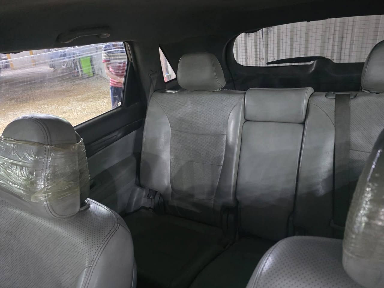 سورنتو موديل 2012
وارداميركي مكينه ستة ٣٥٠٠ مصبوغه عام كير مكينه مكفولات 
حدادين خير من الله طخم تاير جديد باتري كهربائيات كلهة شغاله 
خمسه راكب 
السيارة بأسمي مداور ثاني يوم 
السعر 115 وبيها مجال
مكان السيارة : كربلاء 
رقم الهاتف :***********
                 ***********
