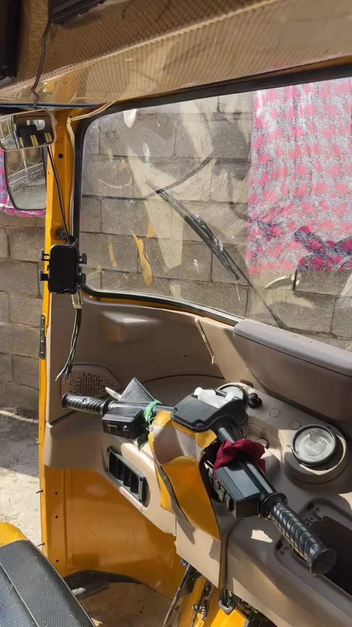 السلام عليكم تكتك 21للبيع مابيه اي نقص تراي زيرو بس دوسه الوره شويه بيه خياس وباقي تكتك كفاله تصال ***********
