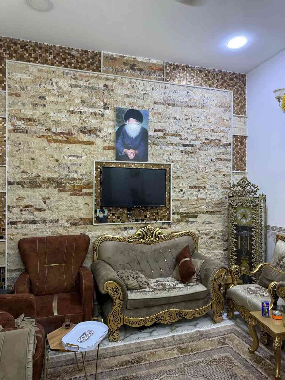 بيت 125متر للبيع الواجهه 10والنزال 12طابقين بناء حديث درجه اولى في الماجديه شارع الجامع للاتصال 
*********** عمارة, ميسان
