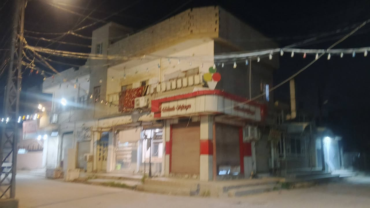 السلام عليكم عماره للبيع المفرق شارع ابو خضير المساحه 150 متر***********
