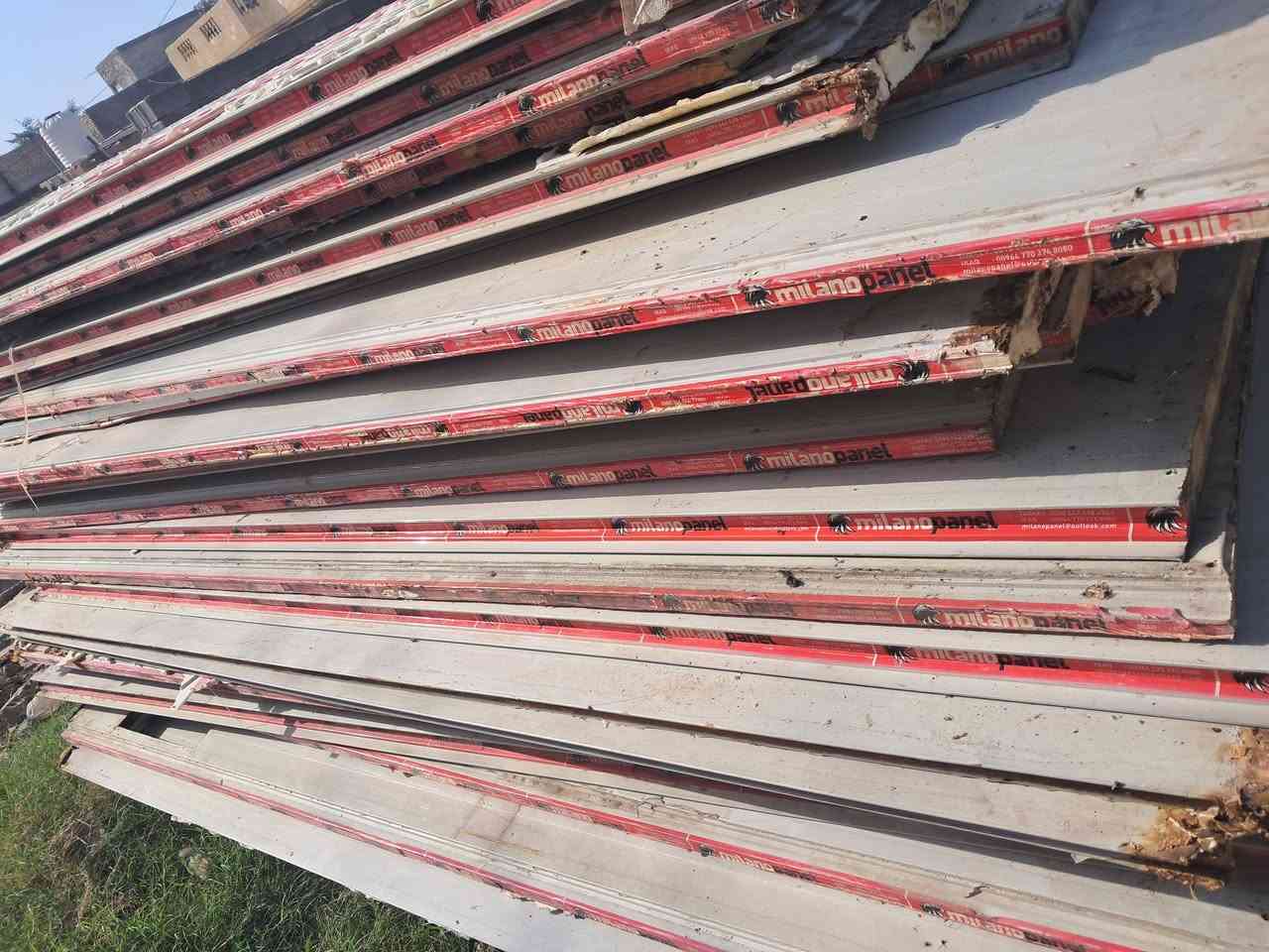 السلام عليكم 
يوجد سندويج جداري طول ٣ متر اله ٨ سنتمر ٢٧ قطعه نظيف اخو الجديد
زائد جينكو طول ٦متر  صفر ٣ نوعيه زين بعده لك كل طعج مابي  عدد ٧قطع
زائد مغسله زائد قعاده نظيفه كلش زائد كيبل تريفيز ٣قطع كل قطعه ٣٠متر لو ٢٠متر للتواصل والستفسار  ***********
العنوان بغداد قرب بوابة بغداد جسر دوار
