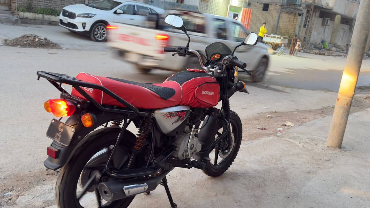 🚲 متاح دراجة بوكسر مرقّمة – موديل 2023
✅ الدراجة نظافة فول ✅ على أيدي وما متعوبة
✅ استخدام شخصي (من البيت للدوام فقط)
❌ غير مستخدمة دليفري
🎨 الدهن أصلي وما بيه شي
🛢️ الزيت (أمزول) – اللتر بـ 13 ألف
💰 السعر: 2,600,000 دينار
📍 الدراجة برغي ما مفتوح بيها شرط الفحص 
📞 التواصل: ***********
💬 متوفر واتساب
