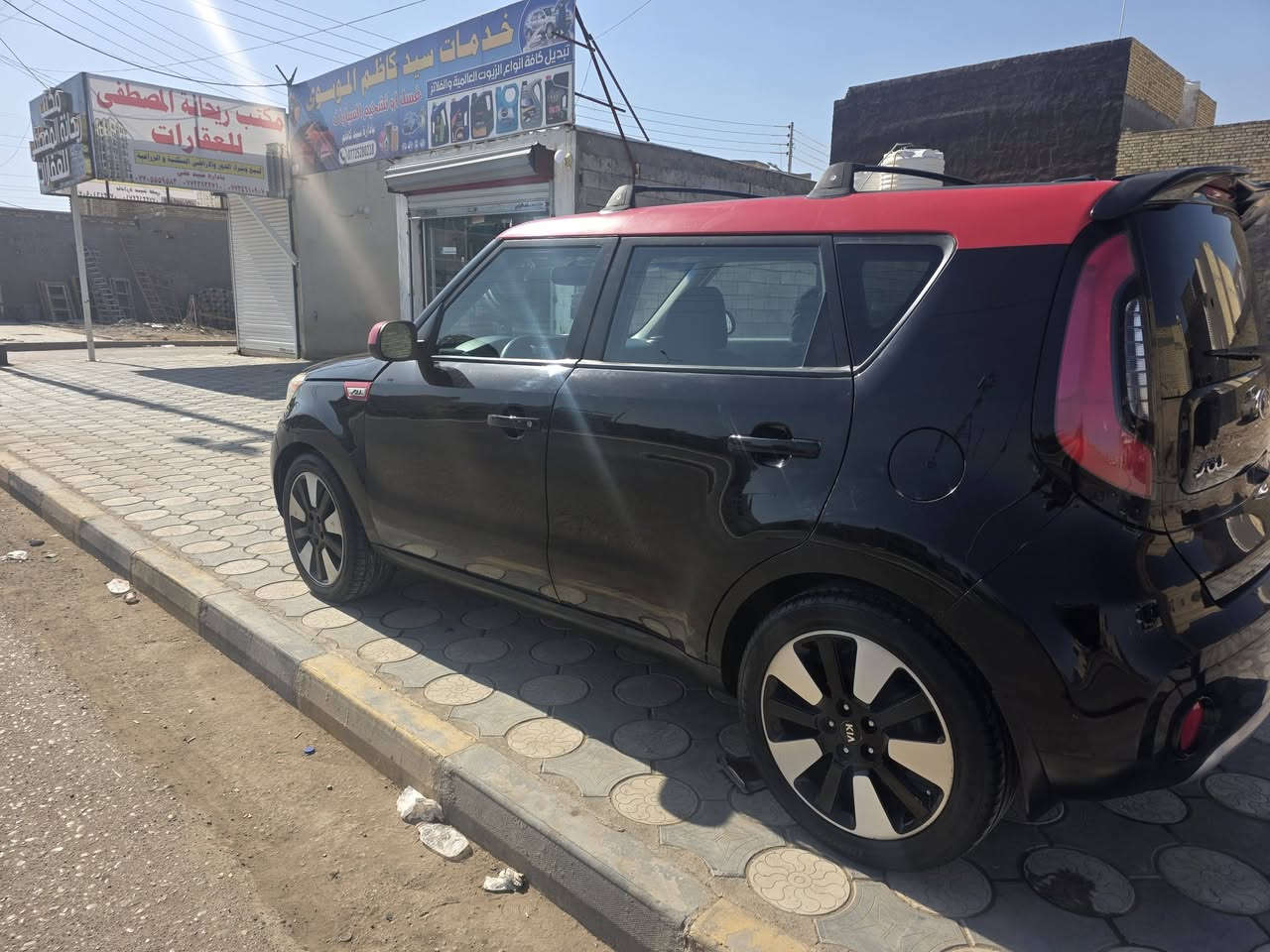 سلام عليكم كيه صول مديل 17 شاشه كبير مكينه 2000 للبيع امراوس السعر 115 وبيه مجال رقم ***********
