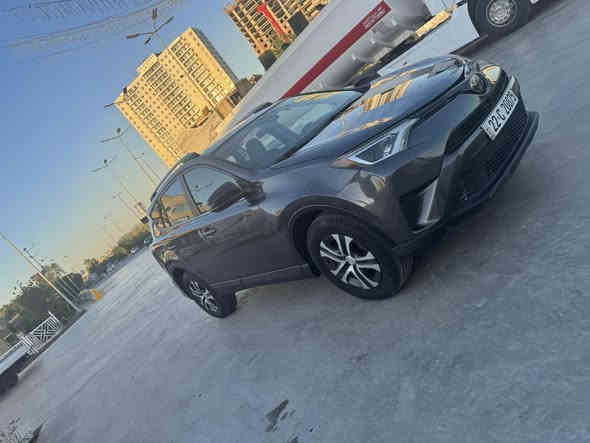 السلام عليكم 
تويوتا راف 4 وارد امريكي موديل 18 
حادث موضح بالصور ( بنيد صبغ فقط ) ( شواصي لغود كفالة ) . 
مواصفات Le ( مكينة 2500 . شاشة وكاميرا . فور ويل . ويل كب . فول تحكم ستيرن . شاشة اعطال ديجيتال . مانع تزحلق . رادار ( توقف ذاتي ) . كروس سرعة . ) وباقي المواصفات المعروفة . 
رقم اربيل جديد . سنوية وهزة جديدة ( تحويل ثاني يوم ) . 
مكان /  بغداد . 
السعر / 168$ 
للاتصال / *********** .
