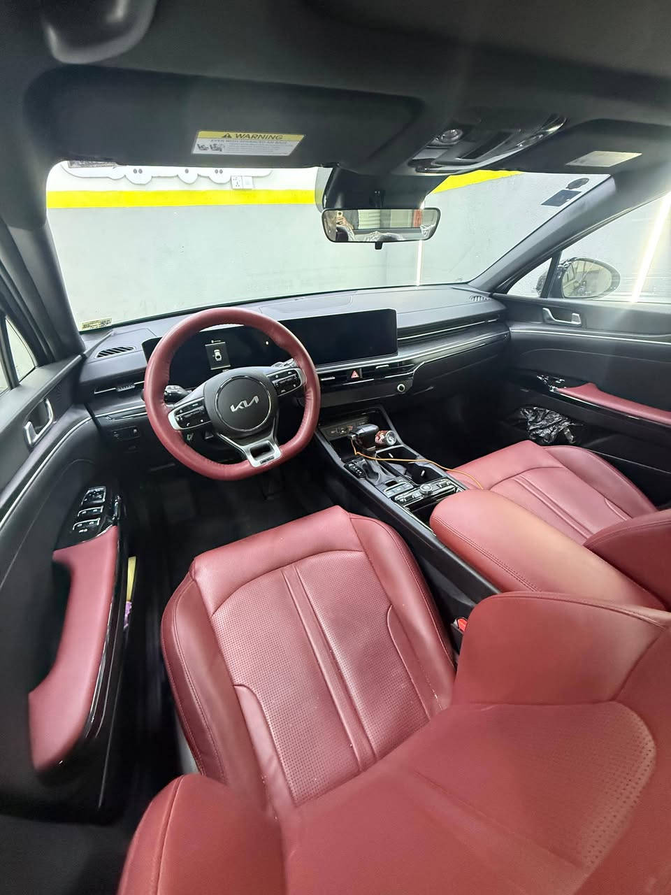 السلام عليكم 
للبيع او المرواس ب كي فايف  21 او 22 او 23
كيا k5 جيتي لاين 2025 
فول للاخير قفلة المواصفات 
بيها جاملغ وربع البنيد راجعات نفسهن وبدون دواخل 
السياره زيروو نظيفة ماشيه 22 الف كم
 السياره رقم بصرة 
الموصفات ..!
دواخل جلد احمر 
شاشات دجيتل متصله 
تدفئه كشنات 
تبريد لمس 
حساس امامي + حساس خلفي 
بيها 4 رادارات امامي + خلفي + جانبي 
تحديد مسار 
ستيرن هزاز 
والسياره كلها فوول led 
الصالون لمس 
ويرلس شحن 
وبعد بيها كلش هواي مواصفات لان اعلى فئه 
تجي محرك 2500 تنفس طبيعي المرغوب
مكاني البصره
السعر 218$
)))***********(((
