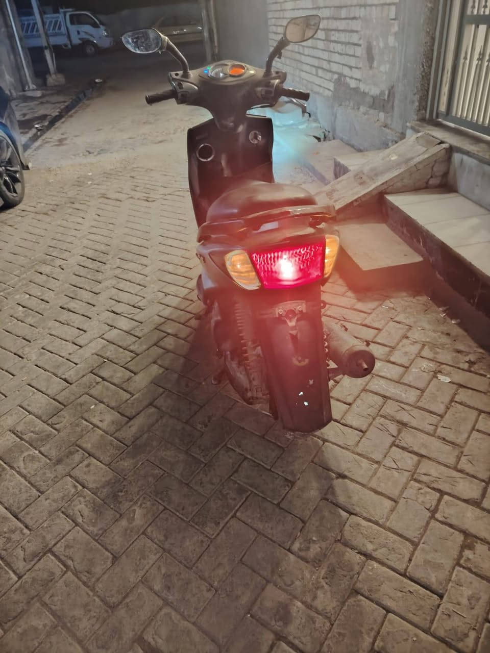 السلام عليكم  
شباب عندي دراجه سكنس للبيع كابريتر خطين السعر 500  عنوان📍بفداد مدينه الصدر الرقم المبايل ***********
