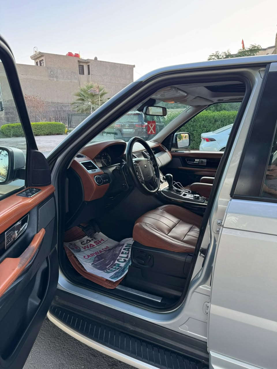 السلام وعليكم رانج روفر خليجيه شركة سردار
مكفوله من كلشي جديده جدا 
محرك بدون سوبر كير محرك بشرط 
رقم شمالي شرط التحويل 
165 
***********
