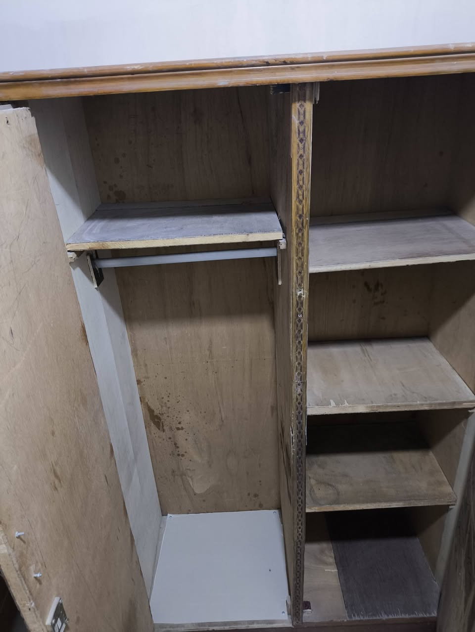 السلام عليكم كنتور للبيع ب 50قفل  ***********
