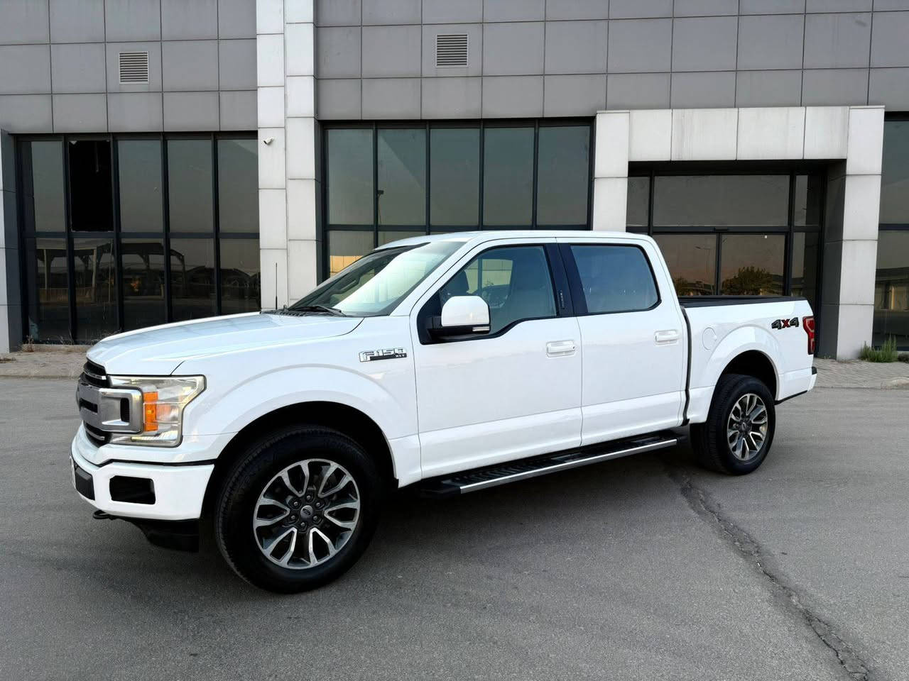 فورت F150  موديل ( ٢٠١٨ ) وارد امريكي كلين بي بوياغ و پارچه گوراو هه مو گياني شه ريكه يه گير و مكينه و اكسل به شرت مكينه ي (٨) پستون حجم (٥٠٠٠)  تنها (٨٥) هزار روشتووه مواصفات گير له سوكان (١٠) نمره كودي سردرگا هاندبريك كارباي كوشن سايق كارباي شاشه و كاميرا تحكم استيرن فول ئوتو هولد دبل اكسل ٤×٤  درگاي گه وره و بودي كورت ديناريك مسوفي نييه له امريكا به رزكراوته وه سنوي رقم نوييه به ناو خومانه ويه نرخي (٢٢٥)$ ورق شوين كلار ژم /(***********)
عربي 
فورت F150 موديل (٢٠١٨) وارد امريكي كلين مكفول  بدون سبوخ وتبديل سياره عل وضع شركه كير ومحرك واكسل مكفول محرك (٨) سلندر حجم (٥٠٠٠) مرغوب ماشي (٨٥) الف مواصفات كير تعليك تحكم استيرن فول شاشه وكاميره كود بالباب هاند بريك كارباي كوشن سايق كارباي ئوتو هولد فورويل ٤×٤ باب چبير بودي گصير حداديته مكفول رافعين سياره من امريكا سنويته ورقم وهزه جديد بسمي سعره (٢٢٥)$ ورق مكانه كلار استفسار (***********) شمشمل, السليمانية
