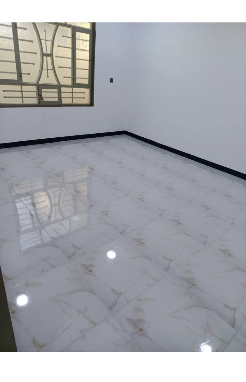 دار للايجار 
دار للايجار ( طابق ثاني )مساحه الدار 200متر يتكون من غرفتين نوم و استقبال وصاله ومطبخ وصحيات بناء حديث شغل درجه اولى العنوان بعقوبة بهرز قريه برغه قرب صورة الامام الحسين للاستفسار اكثر الاتصال على الرقم التالي ‏‪‏‪***********‬‏
