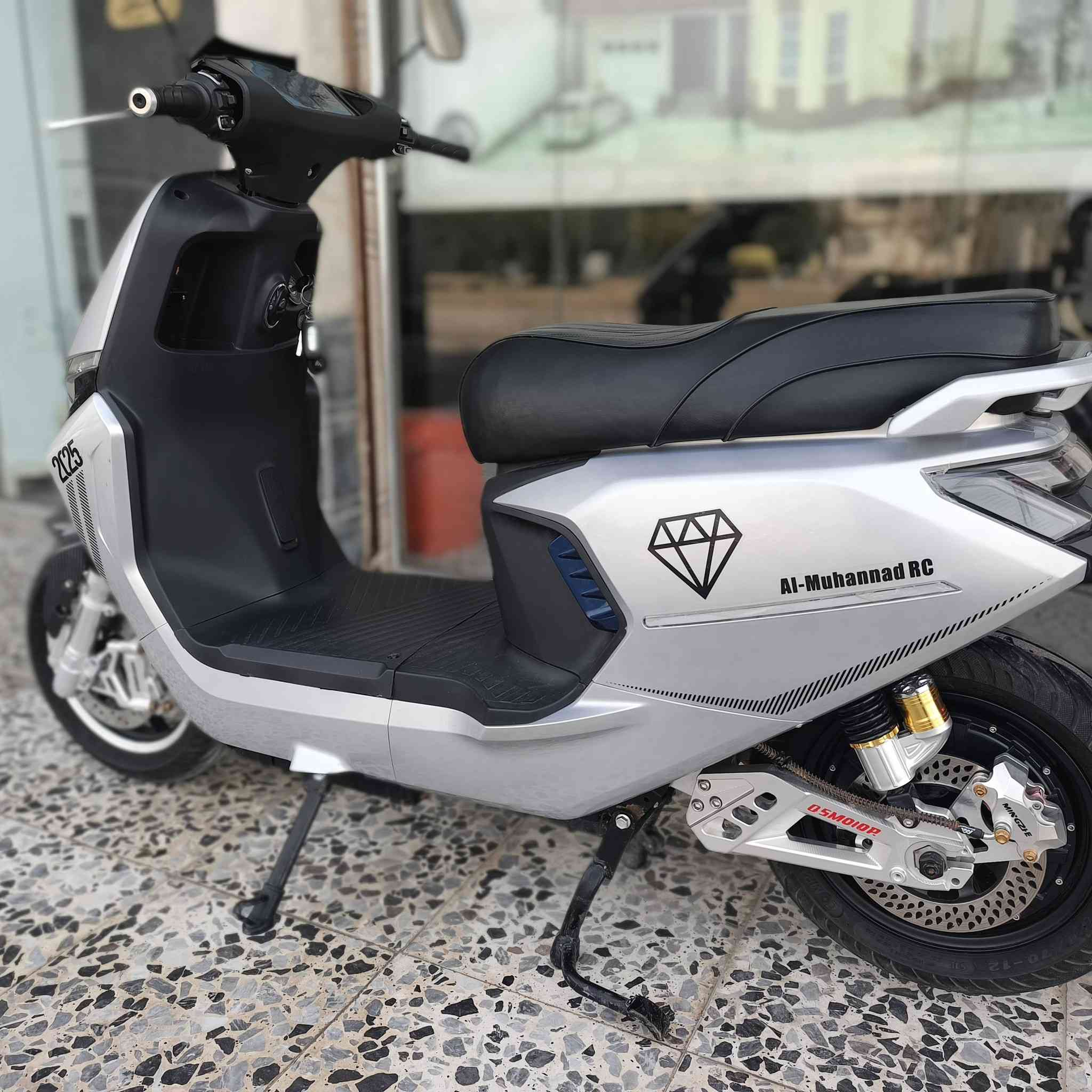 البيع موطور شحن بعده جديد معنى كلمة كله شغال وضع شركه الماس فول مواصفات نظافه 100/100 موطور موديل 25الون مميز 6بطاريات شرط فحص القطعة ناذره حلو موطور عالي كله شغال سعر 450 بي مجال الطيبين بل كان ياخذه مكان الرمادي التاميم الاتصال على رقم الهاتف ***********
