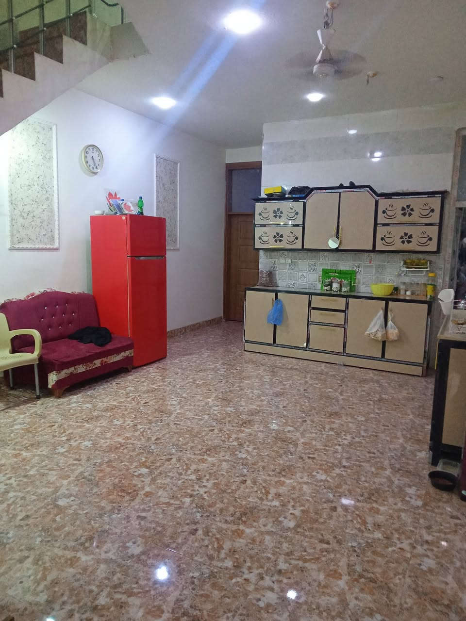 دار للبيع
نظيف بناء طابقين مساحه 100 غرفتين فوك وجوه وصاله كبيره مفتوحه على المطبخ وستقبال مكانه تقاطع القدس قرب كلية بلاد الرافدين نقص بيتونه سعره 70 وبي مجال للاستفسار ***********
