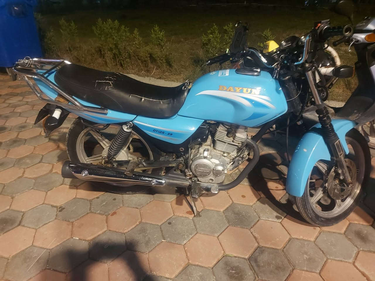 دايوان للبيع موديل 22 بالحر حي العسكري دراجه كلك مكفوله من السرقه وعشائريا سعرها ب625 وبيهه مجال كلشي شغال ما بيهه نقص الدراجه خير من الله


**إذا كنت صاحب هذا الإعلان وتريد حذفه لأي سبب، رجاءا أرسل رسالة إلى الدعم الفني**