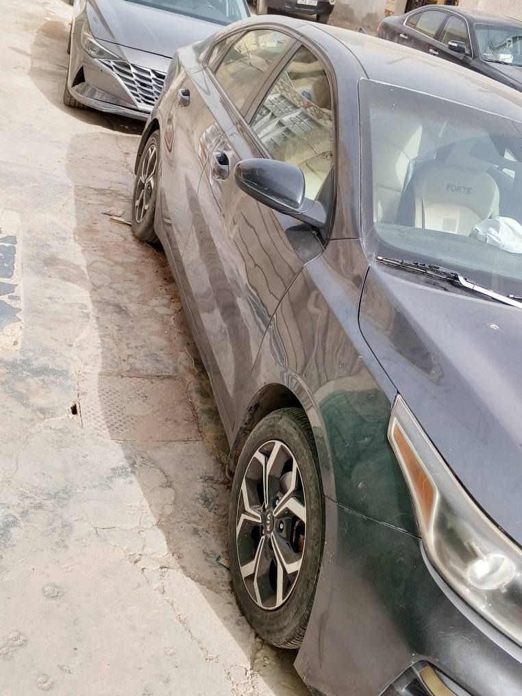 كيا فورتي موديل 20
رقم بابل انكليزي باسمي 
حادثها من امريكا جاملغ وبنيد وشويه من الباب وهنا بلعراق انضربت عندي جاملغ خلفي وصندوك والجاملغ الثاني بس بارد
محرك 2000 
كير cvt
ابيع على وضعها فقط صبغ يحتاجلها 
السعر 107 وبيها مجال 
*********** بغداد, العراق
