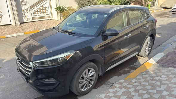 توسان موديل ٢٠١٧ gdi حادث موضح بالصور رقم اربيل بأسمي السعر ١٤٥ وبيها مجال ***********
