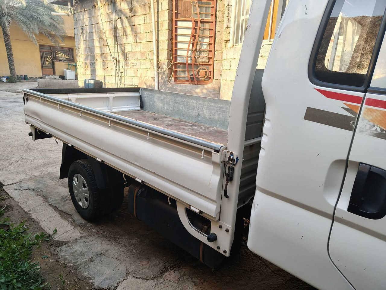 السلام عليكم كياحمل موديل 2018 كامله مكمله سياره جديده تخم تاير حداديه كير محرك اكسل شاصي كله كفاله الشراي يتصل رقم الهاتف *********** ابو حيدر مكاني كربلاء الحسينيه القنطره البيضاء
