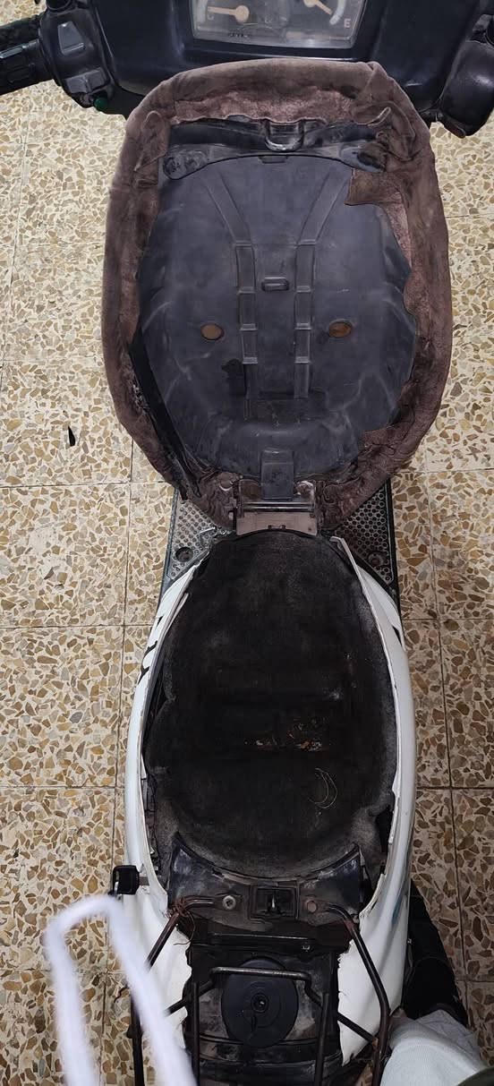 ماطور بزون برده للبيع الماطور شغال كامل شاصي نضيف ومحرك نشط ودرعو كامل كهرباياتو كامله بس ما تشتغل وتايه الوره بيها اشويه ملعب السعر 125 وبي مجال الخاص مفتوح


**إذا كنت صاحب هذا الإعلان وتريد حذفه لأي سبب، رجاءا أرسل رسالة إلى الدعم الفني**