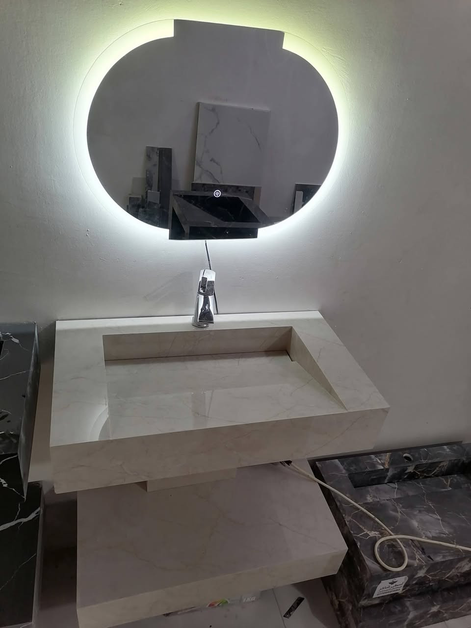 مغاسل مودرن بورسلين حسب الطلب والقياس واللون والديكور حسب مزاجك ☺️
للتواصل عبر الواتساب 
***********.🖤
