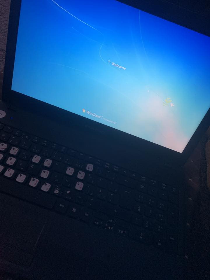 لابتوب للبيع سعر ٣٠ قفل شغال ما بي عيب


**إذا كنت صاحب هذا الإعلان وتريد حذفه لأي سبب، رجاءا أرسل رسالة إلى الدعم الفني**