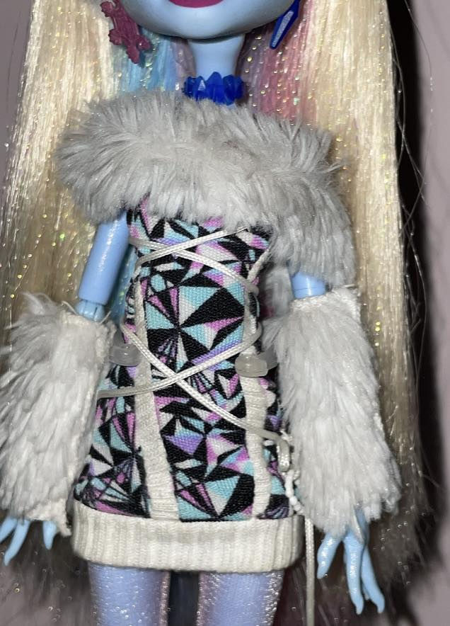 متوفر للمزاد لعابة مونستر هاي شخصية آبي بومينابل (Abbey Bominable) الاصدار الاولي اصدار 2011، القطعة نادرة صعب تتحصل وبحالة مناسبه موضح كلشي بالصور. مغسولة يدوياً شعرها نظيف خالي بالكامل من الصمغ. يجي وياها ستاند، اعرف هواي رح يريدوها وما اعرف بشكد ابيعها فا رح اعرضها مزاد وابيعها اعلى سعر. متوفر توصيل كامل العراق.


**إذا كنت صاحب هذا الإعلان وتريد حذفه لأي سبب، رجاءا أرسل رسالة إلى الدعم الفني**